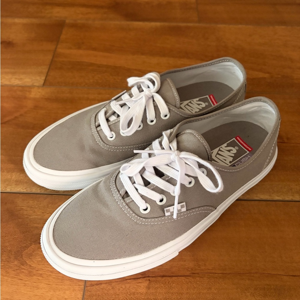 Vans Men's Gray Canvas Low-Top Sneakers with White Laces - Picture 3 of 6